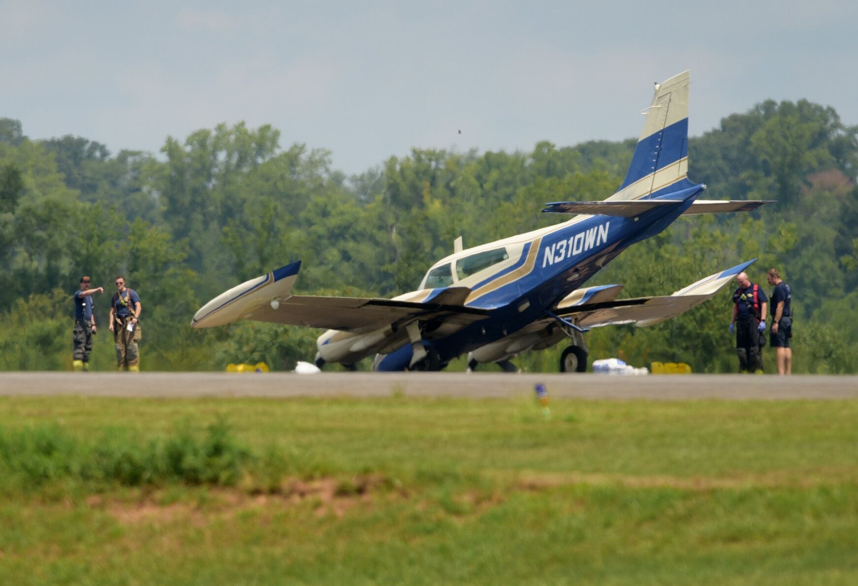 Plane crash lands at Smith Reynolds